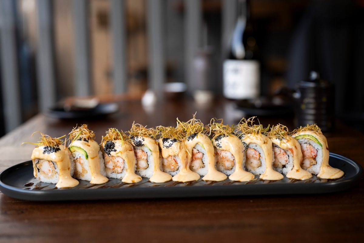 Spicy crab tempura prawn roll